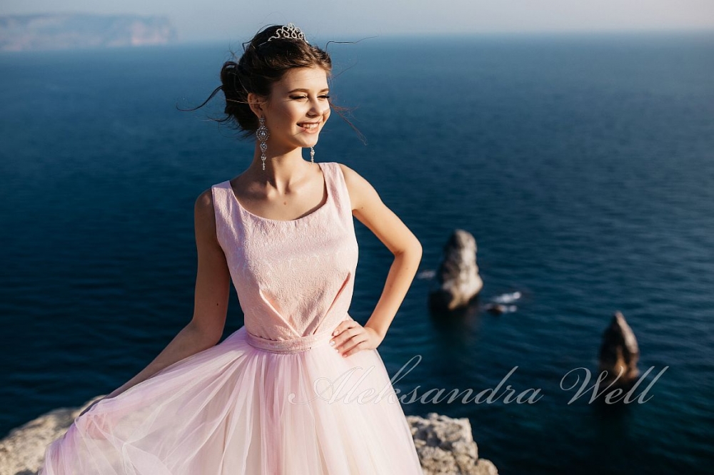 Свадебное платье "Лада" 12 500 руб.

Свадебный салон "Ажур" +7(953) 348-20-42 САНКТ-ПЕТЕРБУРГ, ул.Ярослава Гашека д.5, 2 мин. от метро Купчино, 
ТК "Балатон", напротив гипермаркета О'Кей 
Часы работы : ежедневно с 10:00 до 21:00