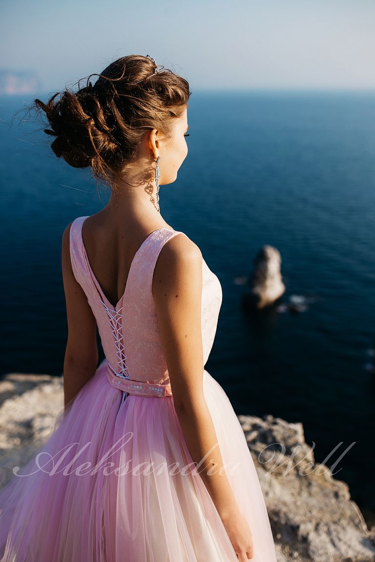 Свадебное платье "Лада" 12 500 руб.

Свадебный салон "Ажур" +7(953) 348-20-42 САНКТ-ПЕТЕРБУРГ, ул.Ярослава Гашека д.5, 2 мин. от метро Купчино, 
ТК "Балатон", напротив гипермаркета О'Кей 
Часы работы : ежедневно с 10:00 до 21:00