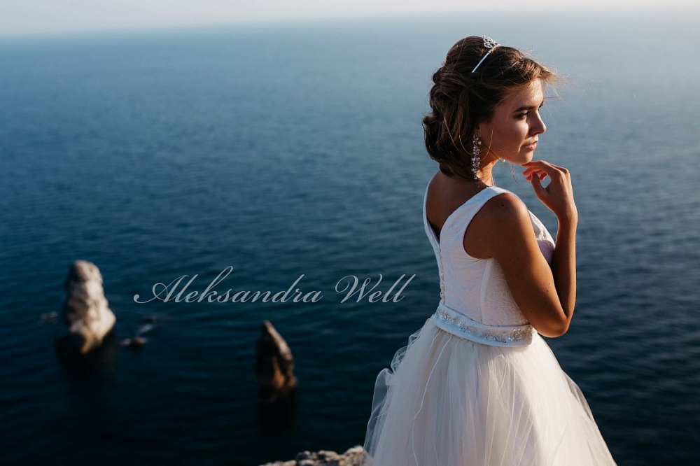 Свадебное платье "Влада"   12 500 руб.

Свадебный салон "Ажур" +7(953) 348-20-42 САНКТ-ПЕТЕРБУРГ, ул.Ярослава Гашека д.5, 2 мин. от метро Купчино, 
ТК "Балатон", напротив гипермаркета О'Кей 
Часы работы : ежедневно с 10:00 до 21:00