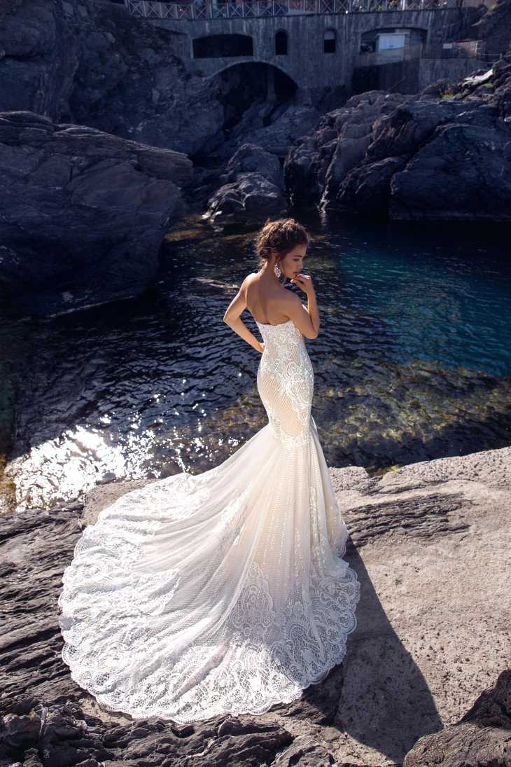 Понравилось платье, которого у нас нет? Оставь заявку в салоне, мы найдем его для тебя и привезем по миимальной цене! 