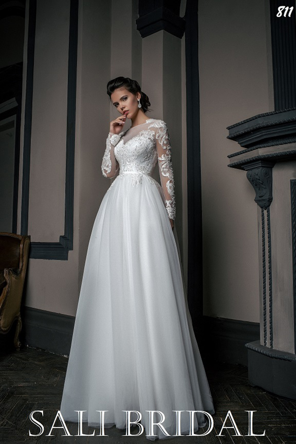 Нежность, изысканность, утонченность и яркость - вот что отличает свадебные платья Sali Bridal!
Платье испанского бренда не оставят равнодушной ни одну невесту, привлекая внимание мягкими линиями и изящными силуэтами!