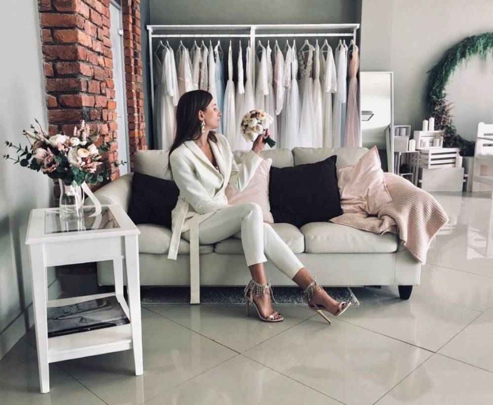 Брючный костюм цвета айвори - 7000 р.