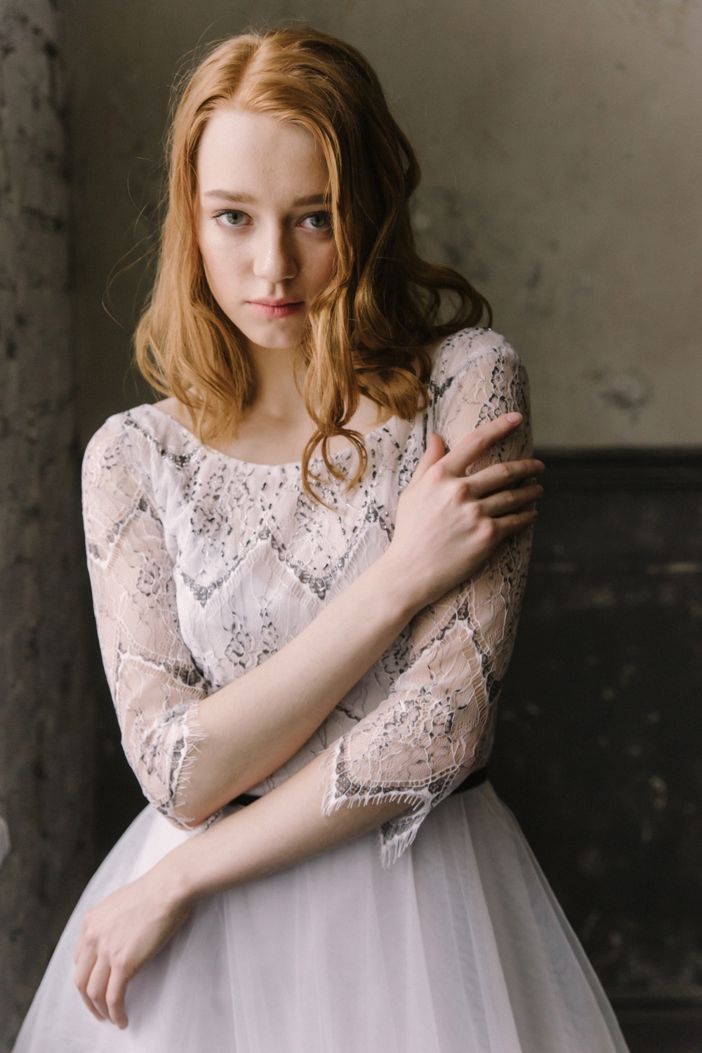 Свадебное платье из нежного шифона-шелка, французского кружева шантильи, расшитого вручную бисером и воздушная молочная юбка
В наличии размер 38-40
Индивидуальный пошив в любом размере и в других цветах