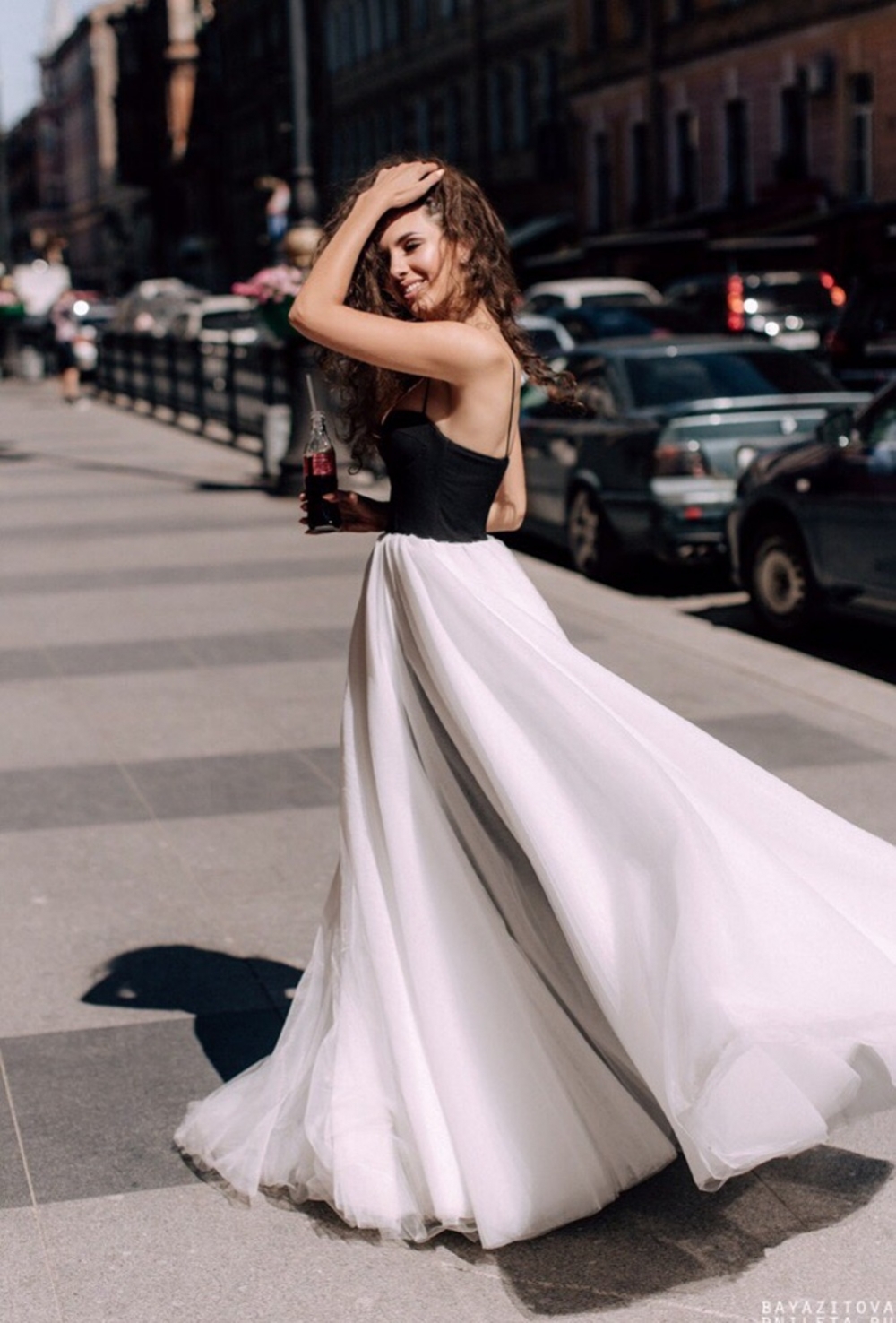 Дизайнерское платье с мягким корсетом-бюстье из костюмной ткани и пышной юбкой из фатина в колличестве 50метров
Размер: 38-44 
Возможен индивидуальный пошив по вашим меркам и в другом цвете