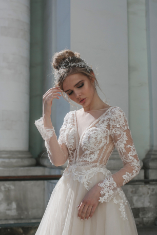 Восхитительное кружевное платье ручной работы.