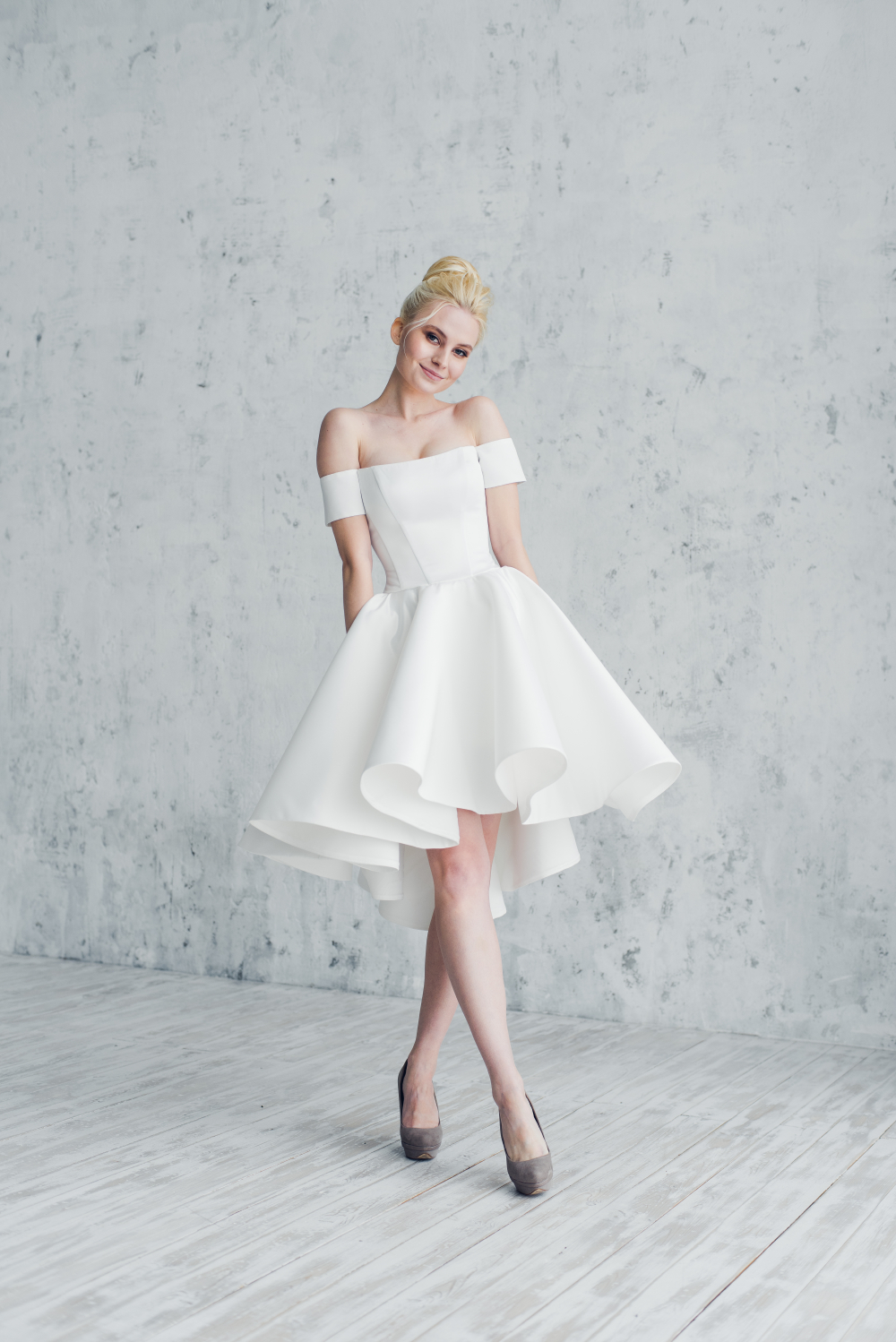 Купить платья Белые в шоуруме платьев в Санкт-Петербурге по выгодной цене