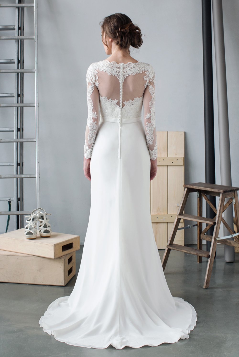 Кружевное свадебное платье с рукавами, с красивой прозрачной спиной и пуговицами