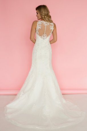 Свадебное платье силуэта рыбка с красивой кружевной спинкой