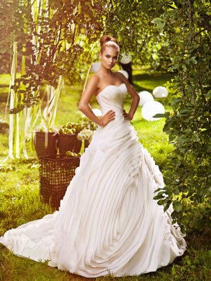 Свадебное платье с драпировкой Helen Miller