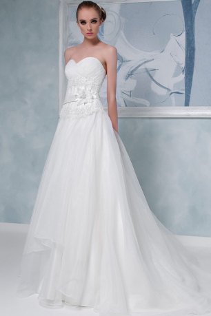 Свадебное платье с красивой отделкой