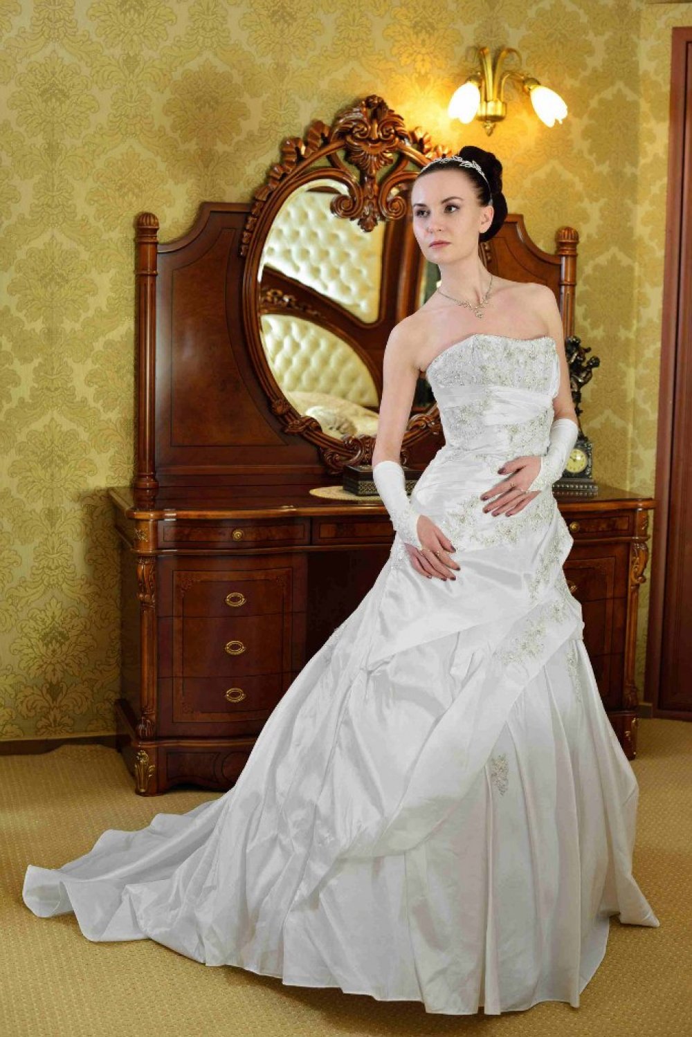 Свадебное платье "Сильвия", цвет белый, размер 42. А-силуэт.