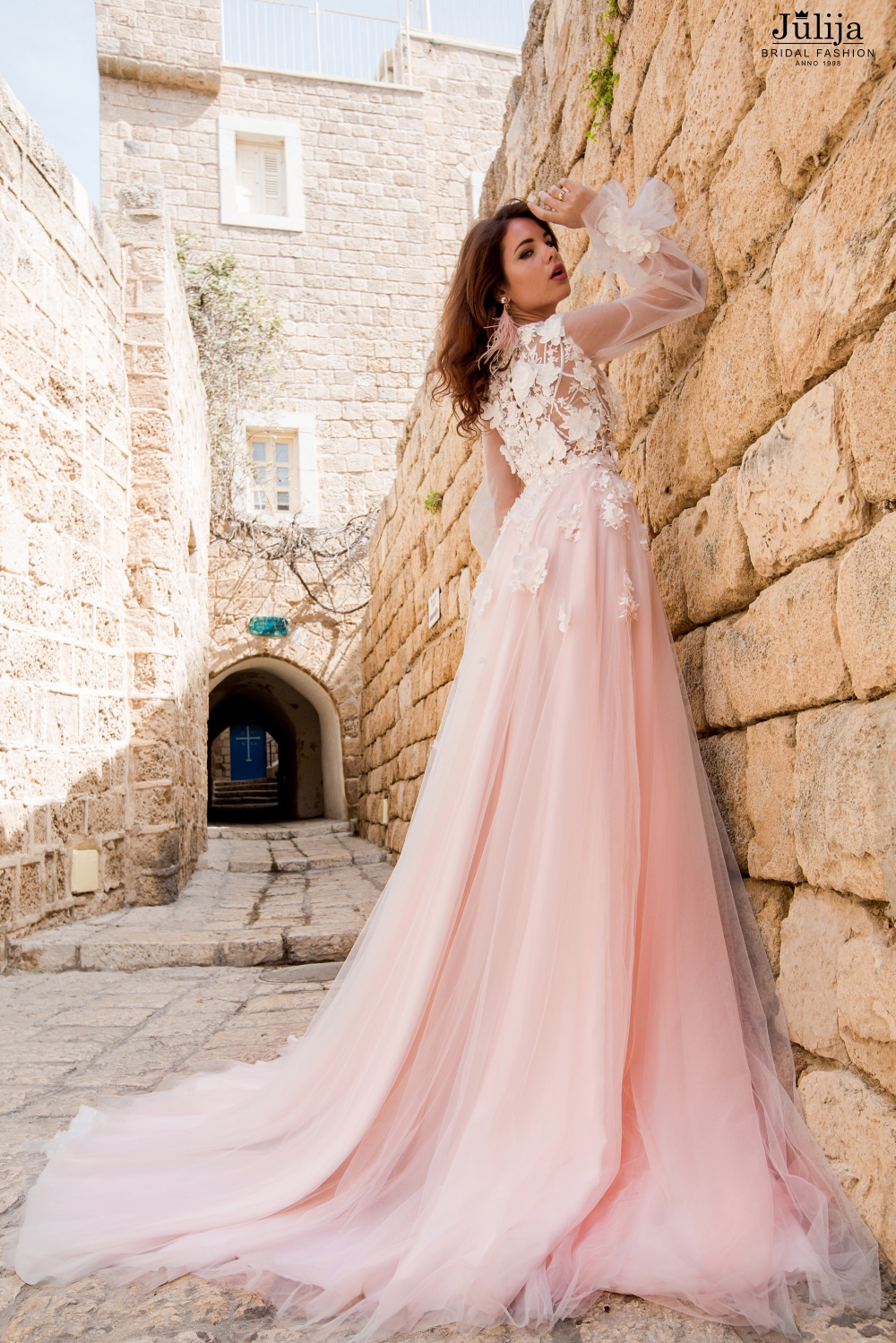 СваЭксклюзивные Свадебные платья оптом из Европы от производителя. дебные платья оптом