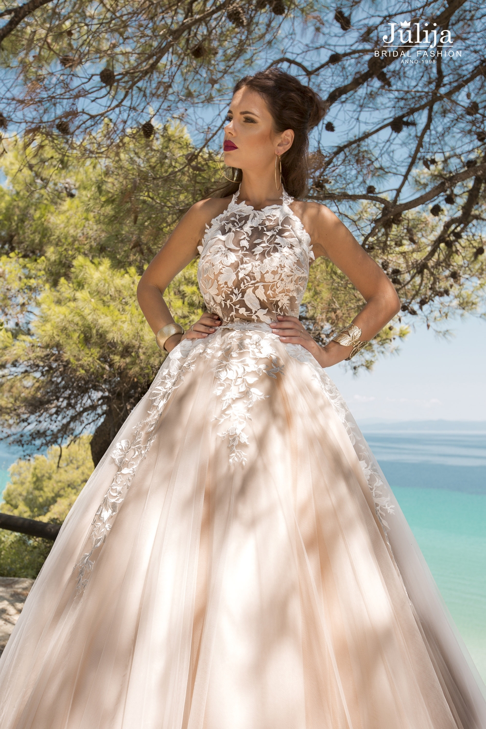 Кружевное дизайнерское свадебное платье 2019