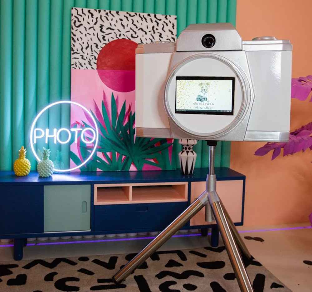 Фотобудка в виде фотоаппарата