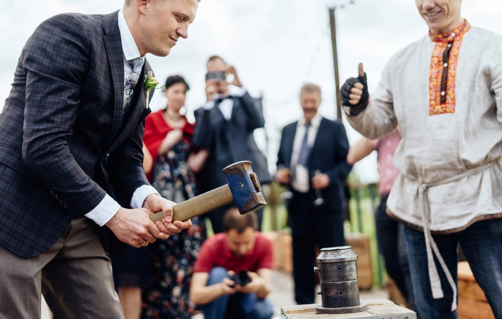 Главный добытчик в семье чеканит семейную монету благополучия и достатка