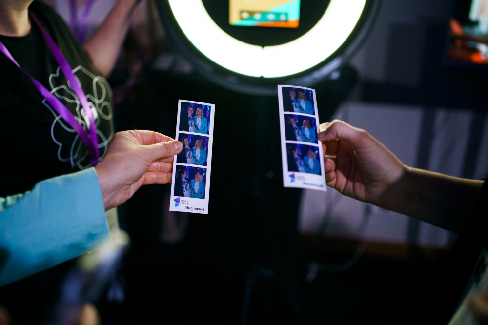 Гиф-стойка с печатью фото