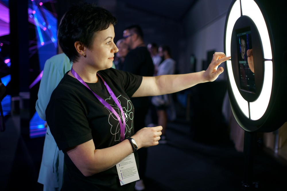 Гиф-стойка с печатью фото