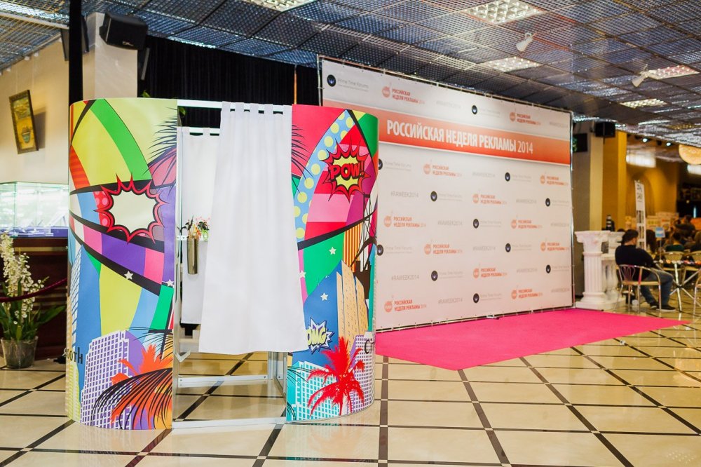 Фотобудка с мягким диваном