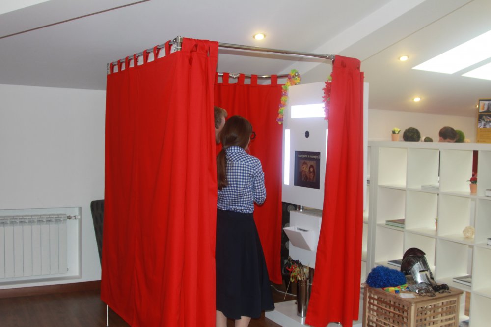 Фотобудка не даст гостям скучать!