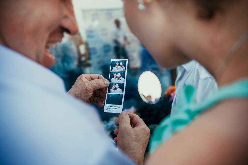 Фотобудка "DreamBox" станет прекрасным дополнением к вашему праздничному событию будь то свадьба, юбилей, презентация или корпоративный праздник.

Увлекательный процесс затянет как молодых, так и более взрослых гостей.