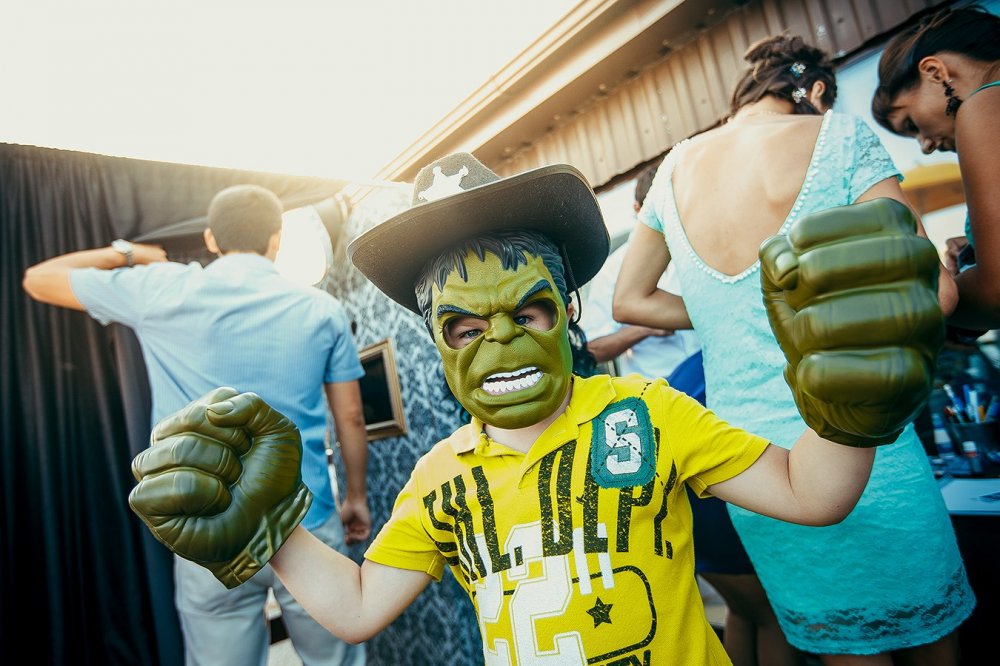 Фотобудка "DreamBox" станет прекрасным дополнением к вашему праздничному событию будь то свадьба, юбилей, презентация или корпоративный праздник.

Увлекательный процесс затянет как молодых, так и более взрослых гостей.