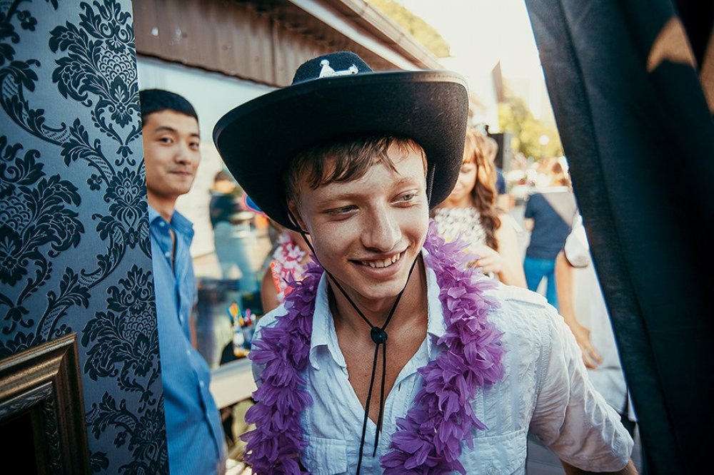 Фотобудка "DreamBox" станет прекрасным дополнением к вашему праздничному событию будь то свадьба, юбилей, презентация или корпоративный праздник.

Увлекательный процесс затянет как молодых, так и более взрослых гостей.