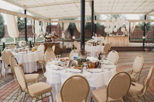 Бежевое оформление банкетного зала