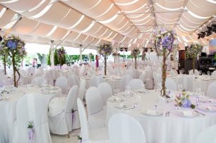 Просторный шатер для большого количества гостей