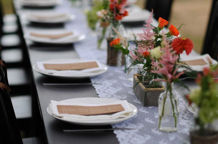 Цветы в оформлении свадебного стола