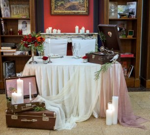 Декор стола для молодоженов