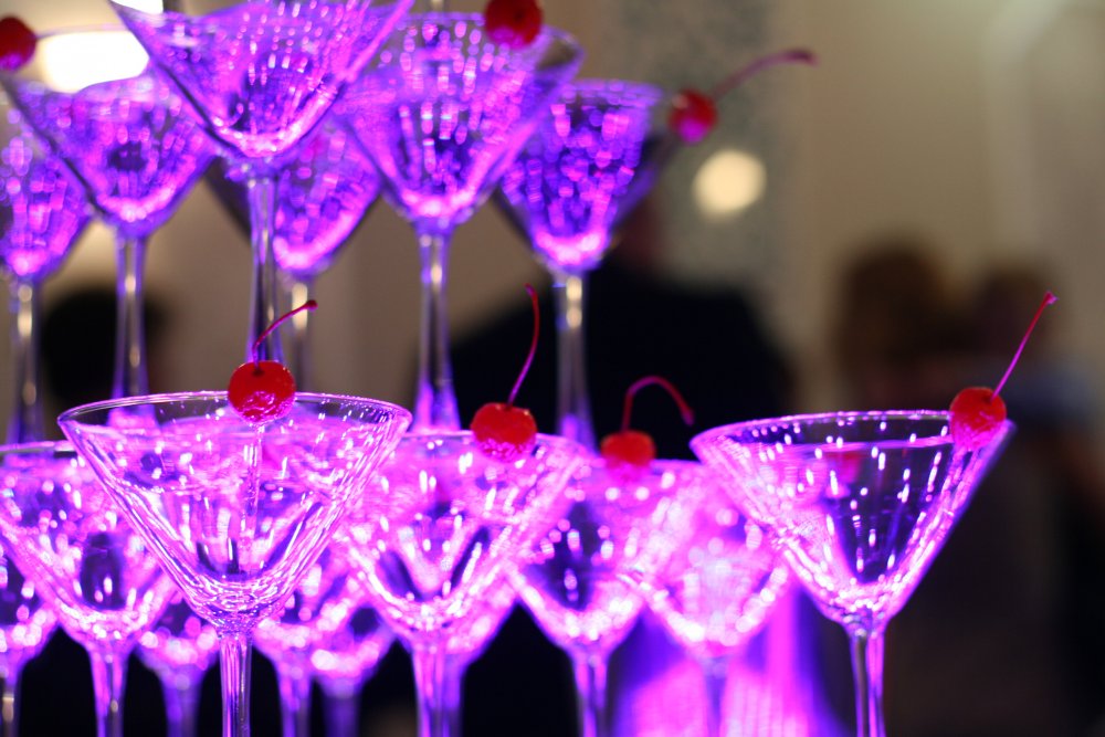 Пирамида шампанского
Шоколадный фонтан
Фонтан из напитков, 
и множество других украшений Вашего праздника!