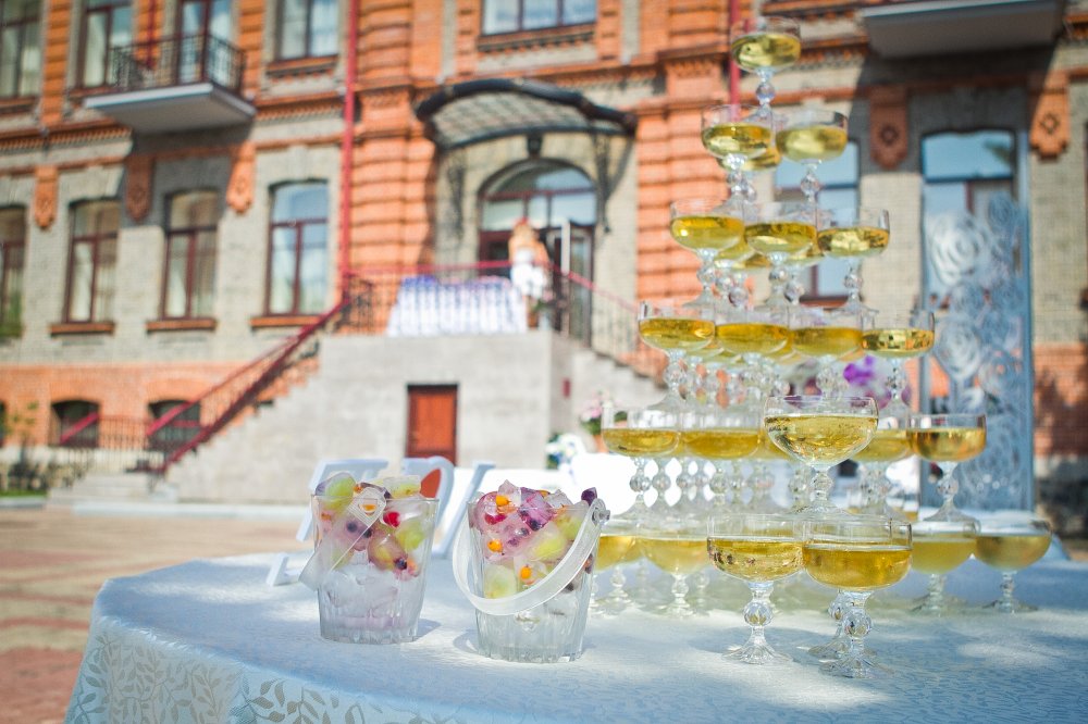 Эффектная Горка из Шампанского!<br /><br />
(в составе 8 бутылок, 56 бокалов)