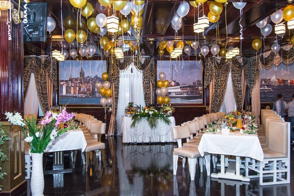 Центральный зал (Вместимость 120 человек)