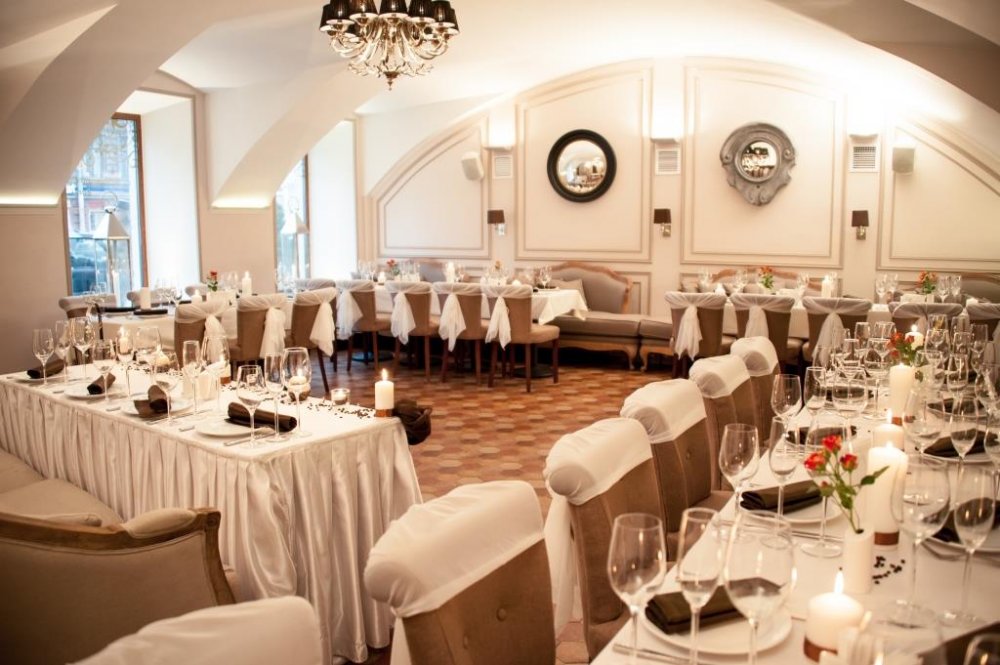 Вариант накрытия ресторана Villa Aston