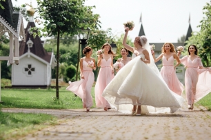 Утро в Усадьбе. Подружки невесты.