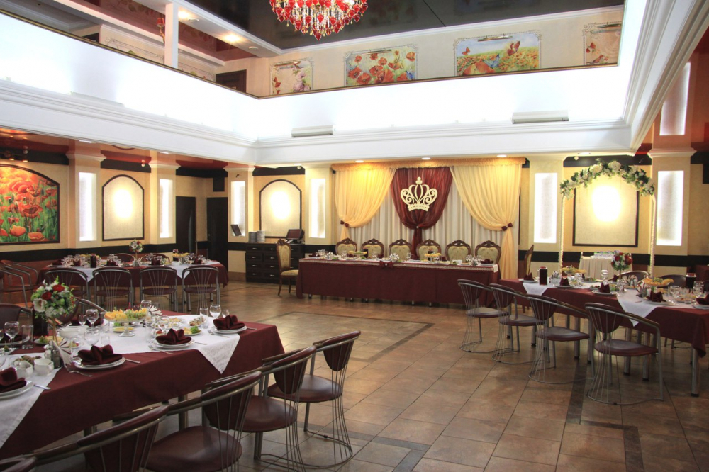 Бархатный зал (вместимостью до 90 чел.)