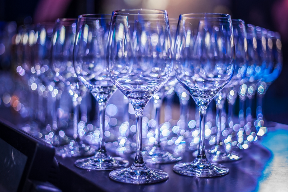 "Leningrad" - это уникальный комплекс, где есть все необходимое для отличного отдыха жителей мегаполиса .
На трех уровнях расположились караоке-зал, диско-клуб, вип-зал, ресторан и зимний сад с летней верандой.
Все залы функционируют круглый год.