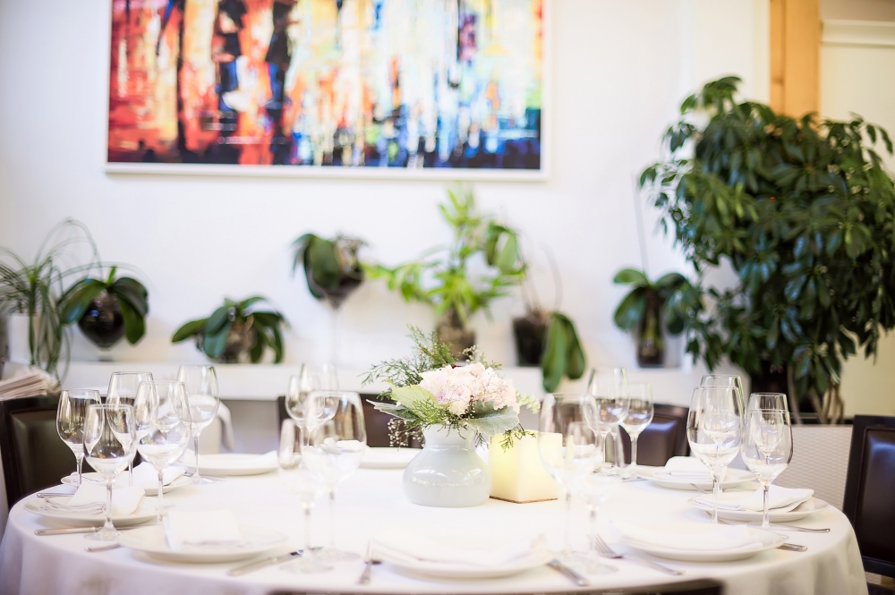 "Leningrad" - это уникальный комплекс, где есть все необходимое для отличного отдыха жителей мегаполиса .
На трех уровнях расположились караоке-зал, диско-клуб, вип-зал, ресторан и зимний сад с летней верандой.
Все залы функционируют круглый год.