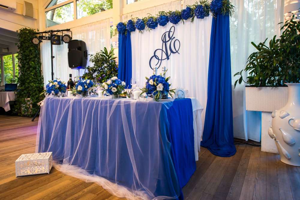 Оформление свадьбы в синем цвете (92 фото)