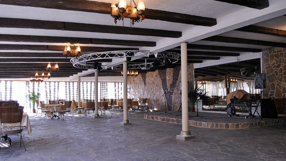 Зал Вернисаж