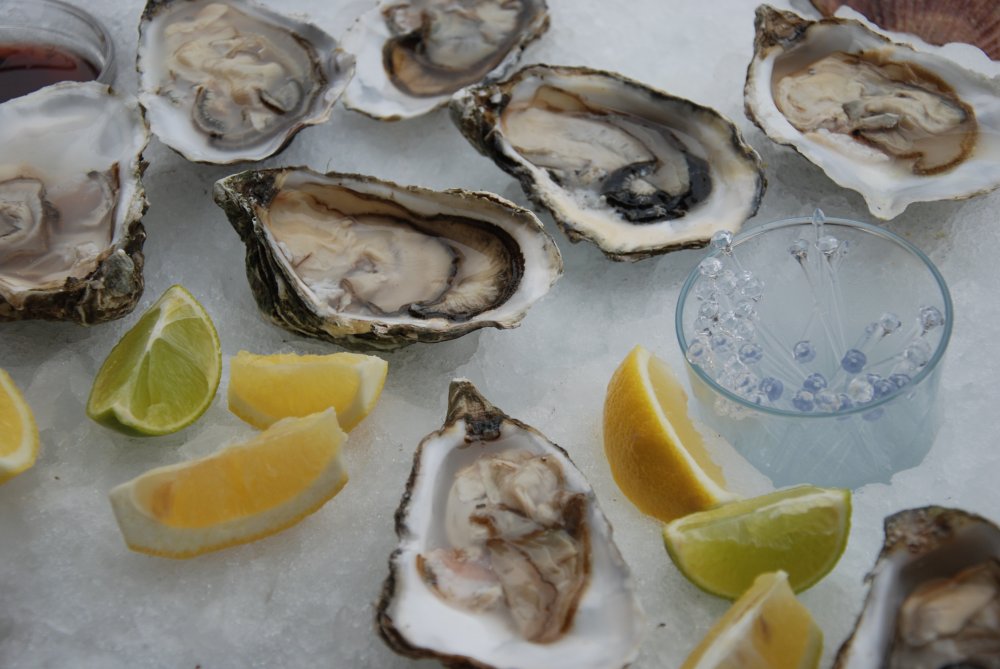 Поступления живых устриц и морепродуктов 2 раза в неделю от ведущего поставщика устриц в столичные рестораны