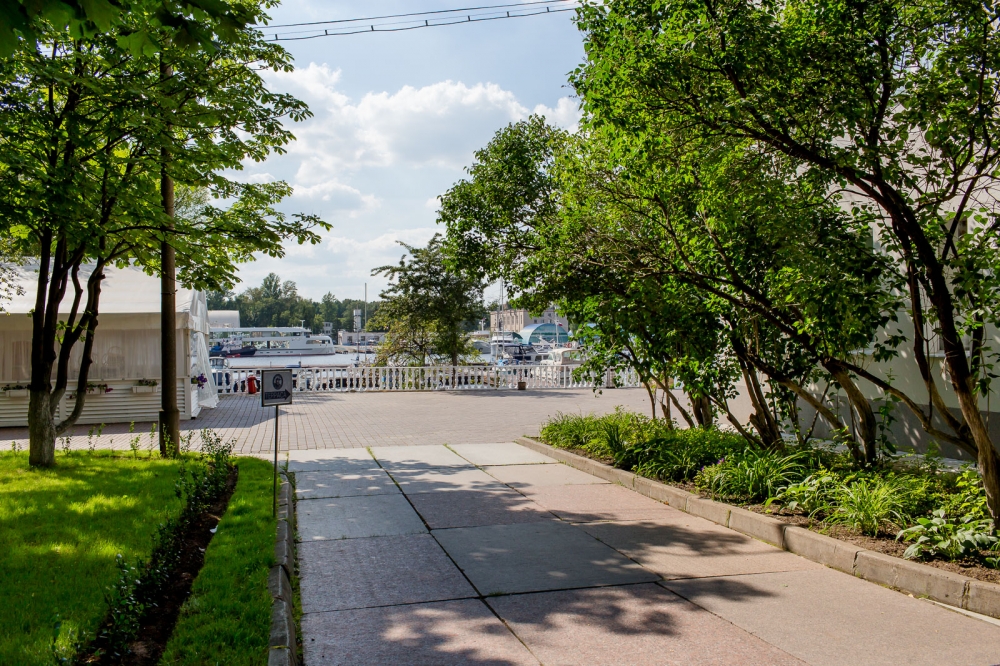 Проход к летней террасе и большой летней веранде