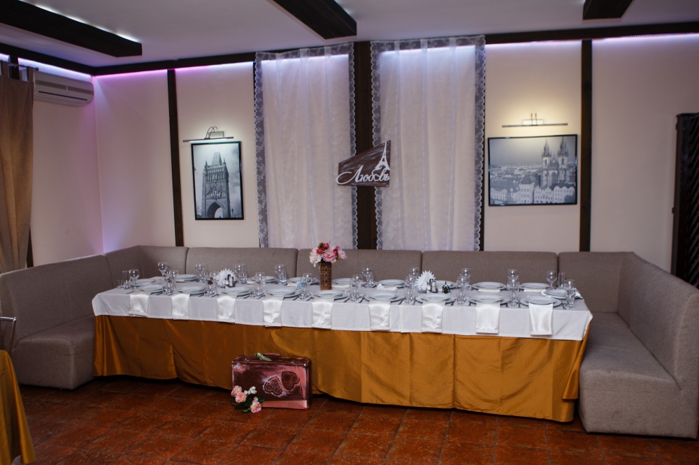 Ресторан на 20-30 человек с караоке 