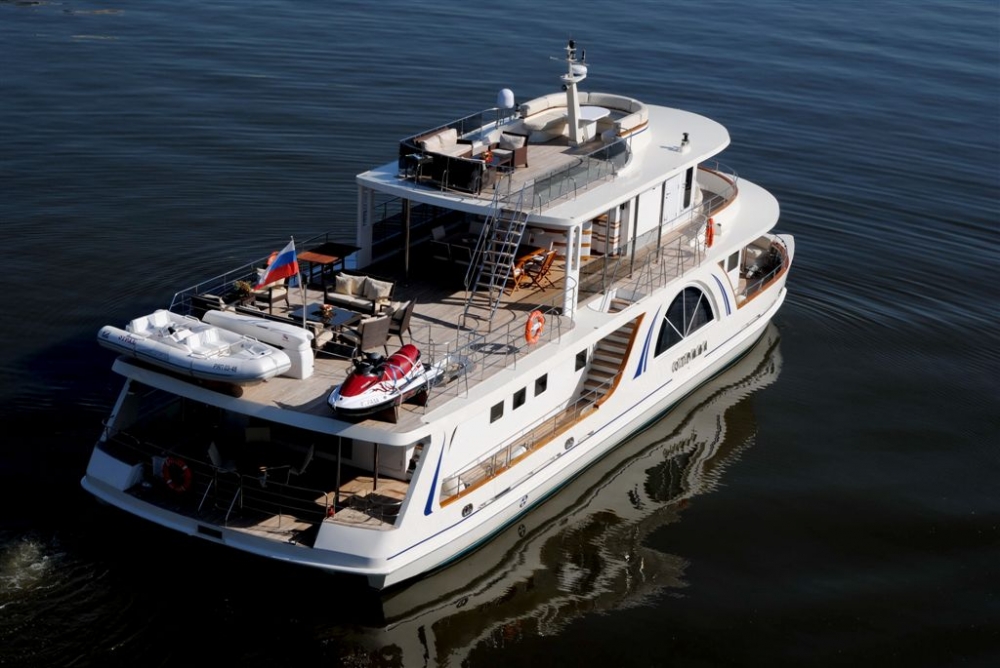 Аренда моторной яхты Отрада