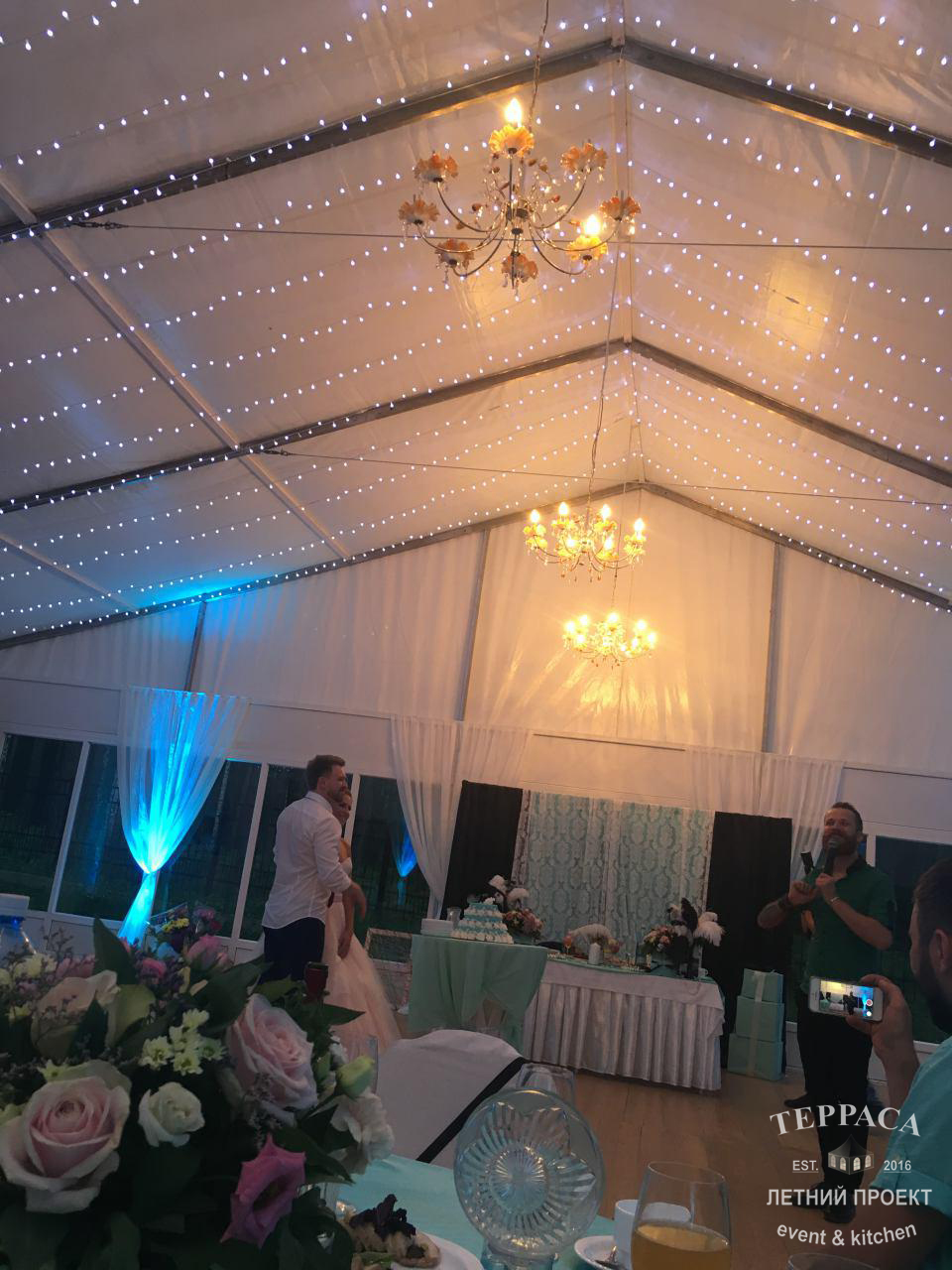 11 июня 2016 - Свадьба Сергея и Анны

Наша Летняя Терраса - это эксклюзивное место для проведения свадеб в европейском формате. Летняя банкетная терраса в парковой зоне Новосибирска.