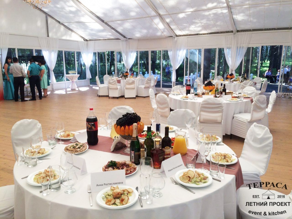 05 августа 2016 - Свадьба

Наша Летняя Терраса - это эксклюзивное место для проведения свадеб в европейском формате. Летняя банкетная терраса в парковой зоне Новосибирска.