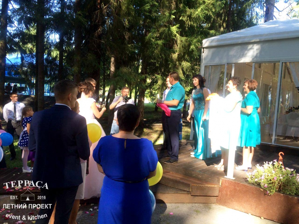 05 августа 2016 - Свадьба

Наша Летняя Терраса - это эксклюзивное место для проведения свадеб в европейском формате. Летняя банкетная терраса в парковой зоне Новосибирска.