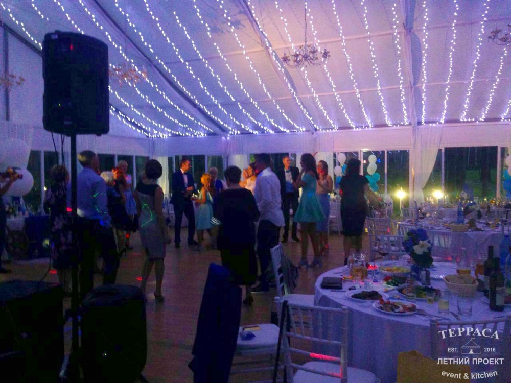 27 августа 2016 - Свадьба

Наша Летняя Терраса - это эксклюзивное место для проведения свадеб в европейском формате. Летняя банкетная терраса в парковой зоне Новосибирска.