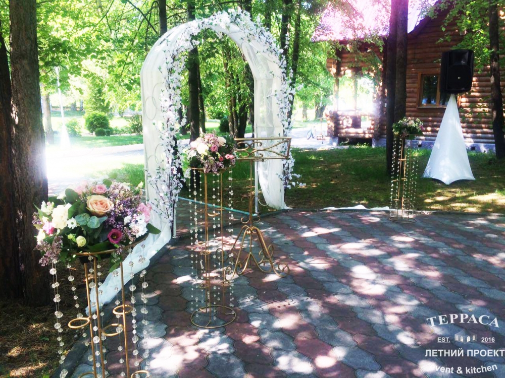 11 июня 2016 - Свадьба Сергея и Анны

Наша Летняя Терраса - это эксклюзивное место для проведения свадеб в европейском формате. Летняя банкетная терраса в парковой зоне Новосибирска.