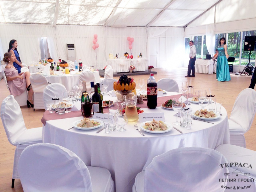 05 августа 2016 - Свадьба

Наша Летняя Терраса - это эксклюзивное место для проведения свадеб в европейском формате. Летняя банкетная терраса в парковой зоне Новосибирска.